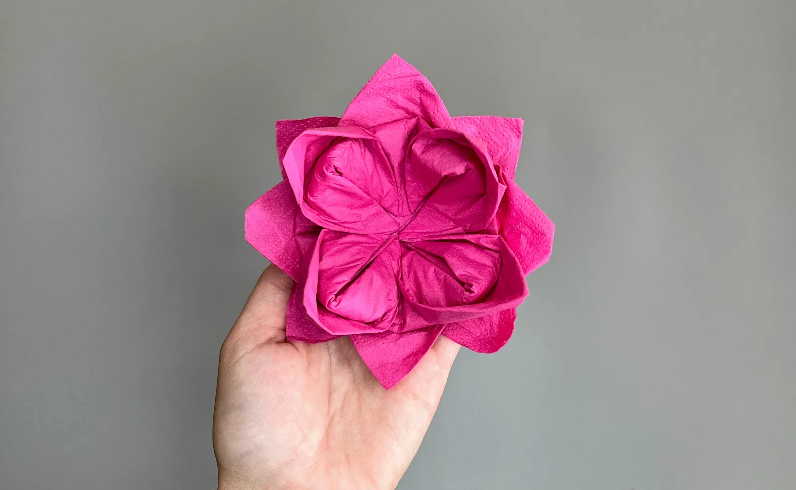 Plier des serviettes en forme de rose - Variante 3