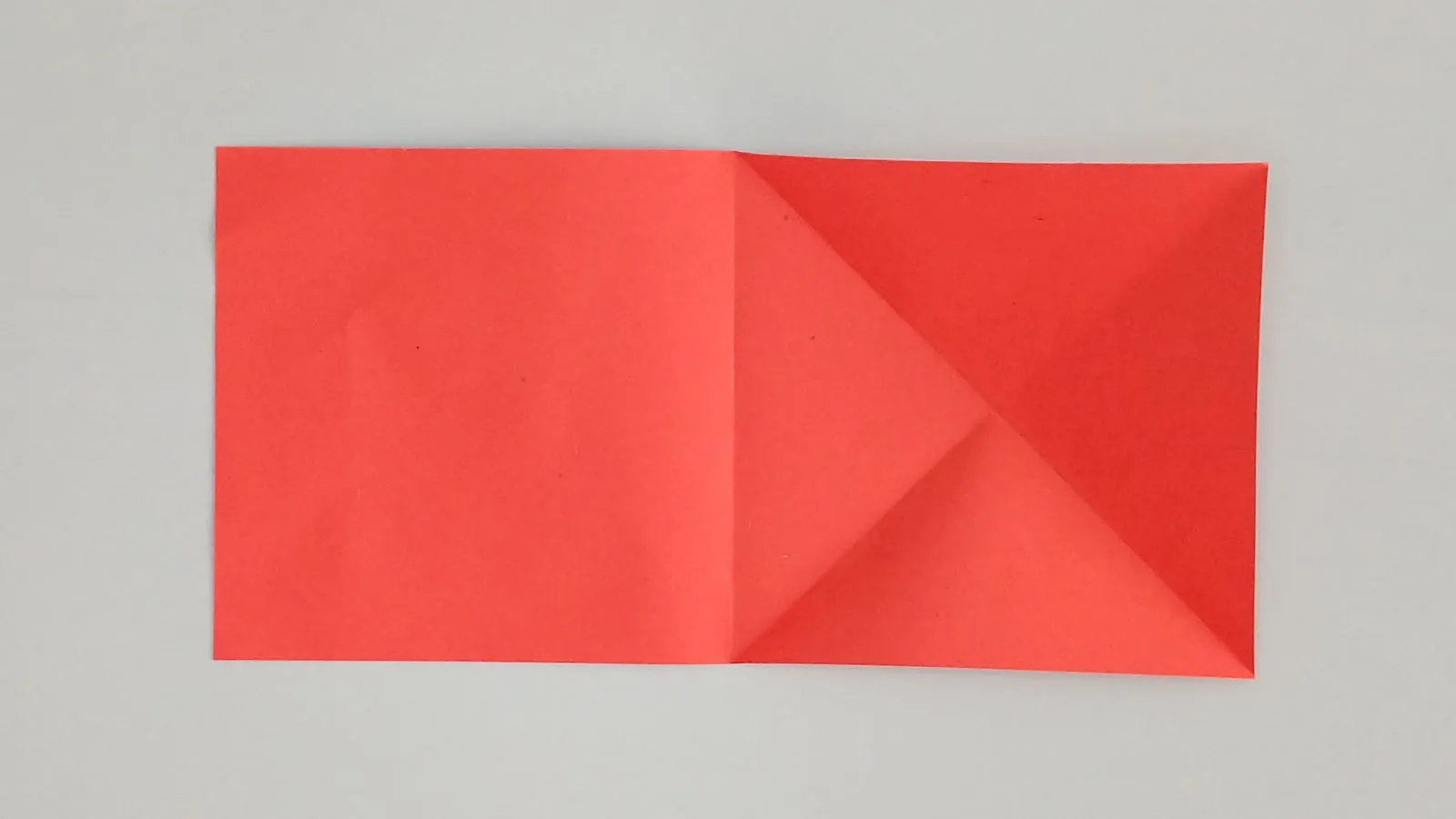 Złóż serce origami z papieru krok 7