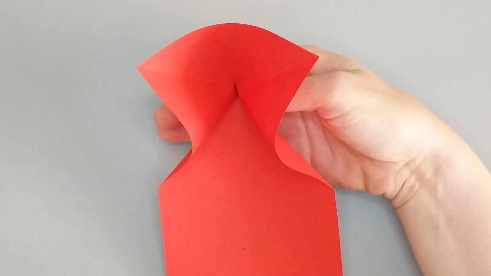 Origami širdies lankstymas iš popieriaus 8 žingsnis