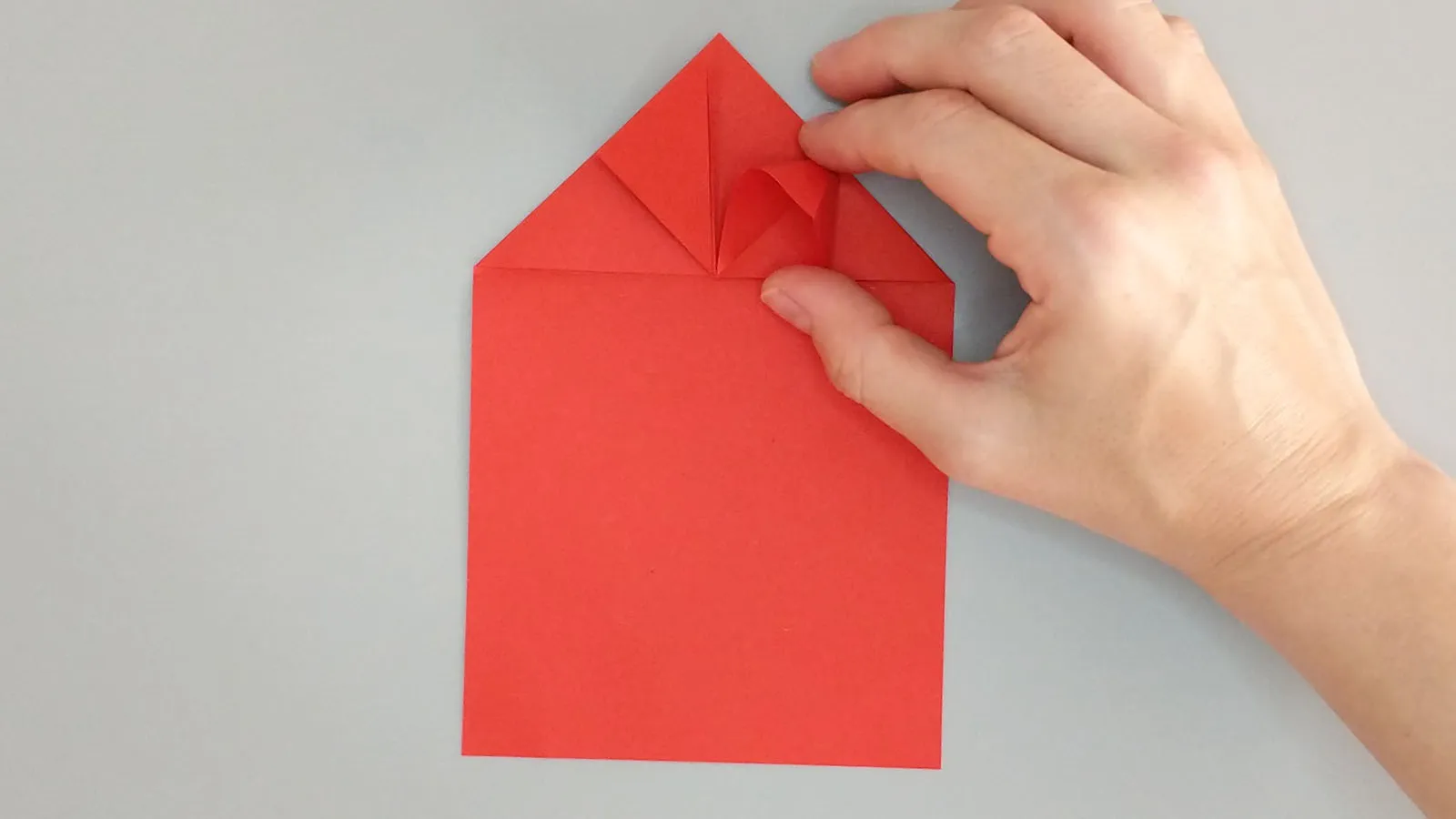 Kağıttan kalp origamisi katlama adımı 12