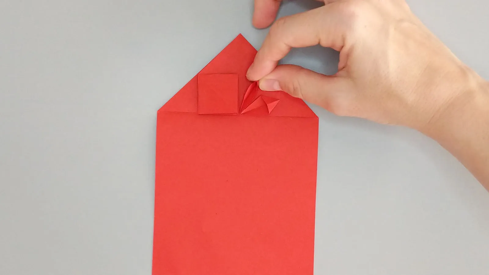 Plegar un corazón de origami de papel, paso 20