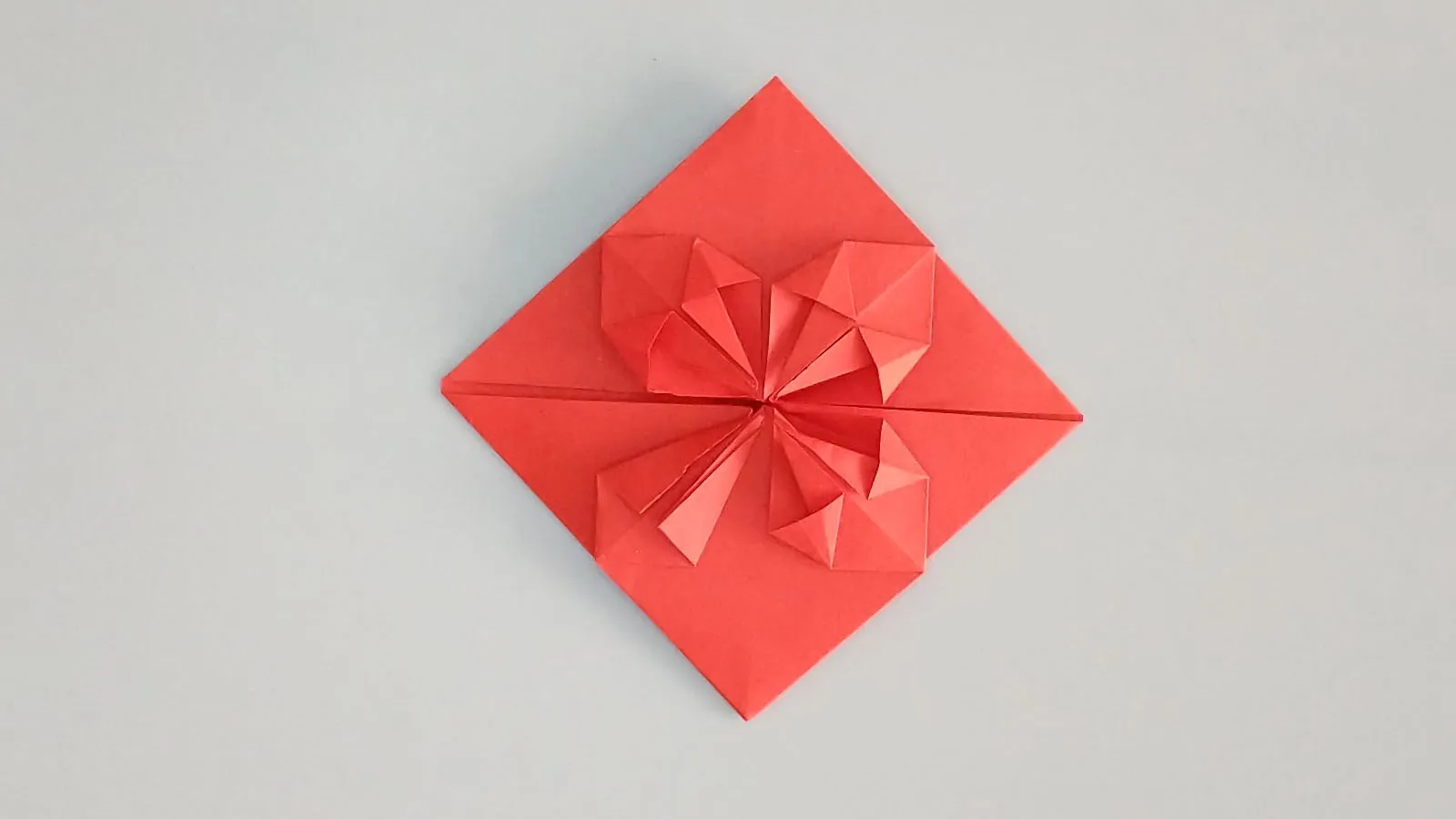 Złóż origami serce z papieru, krok 36