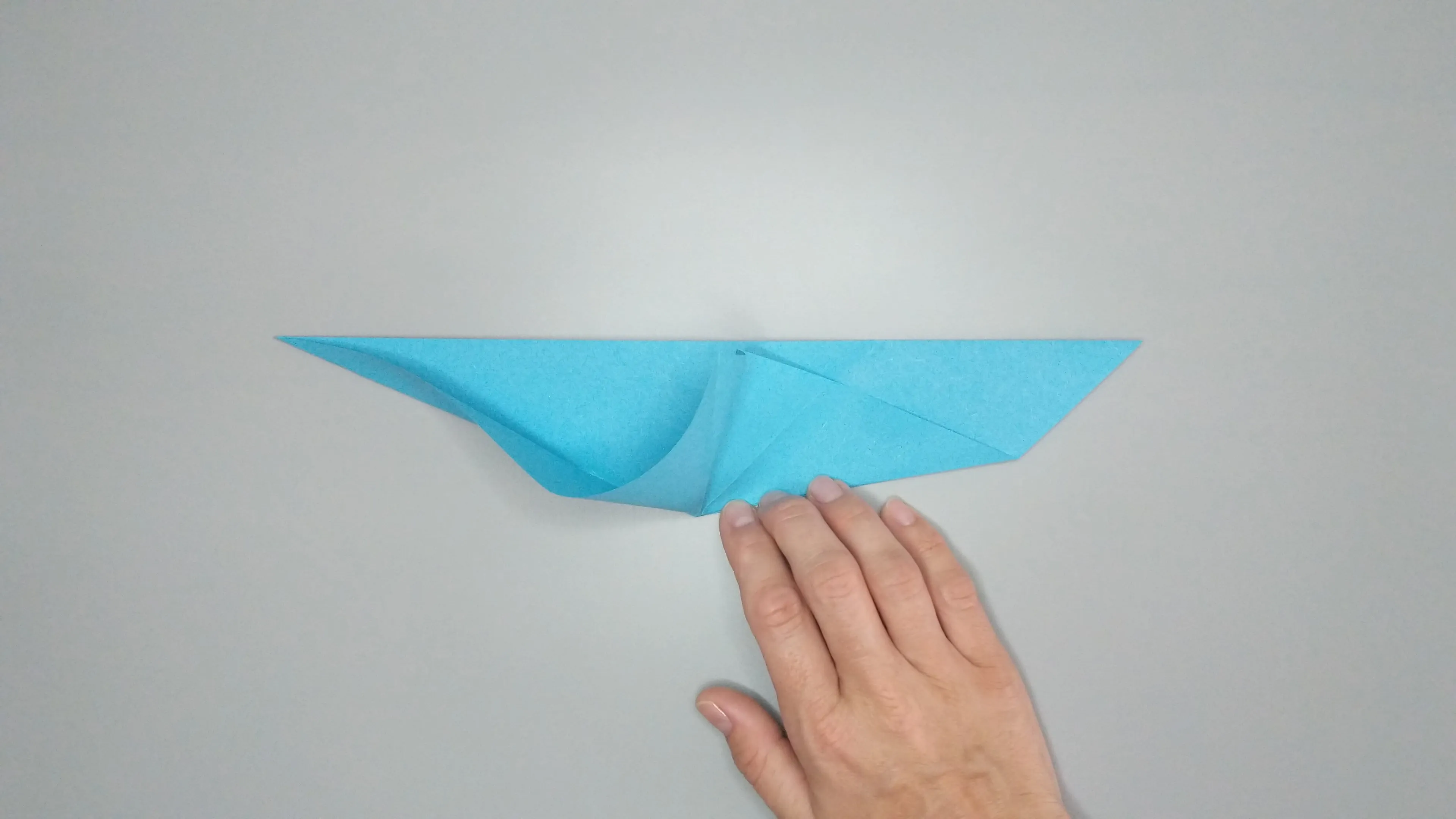 Instrucciones con fotos para doblar un cisne de origami. Paso № 12