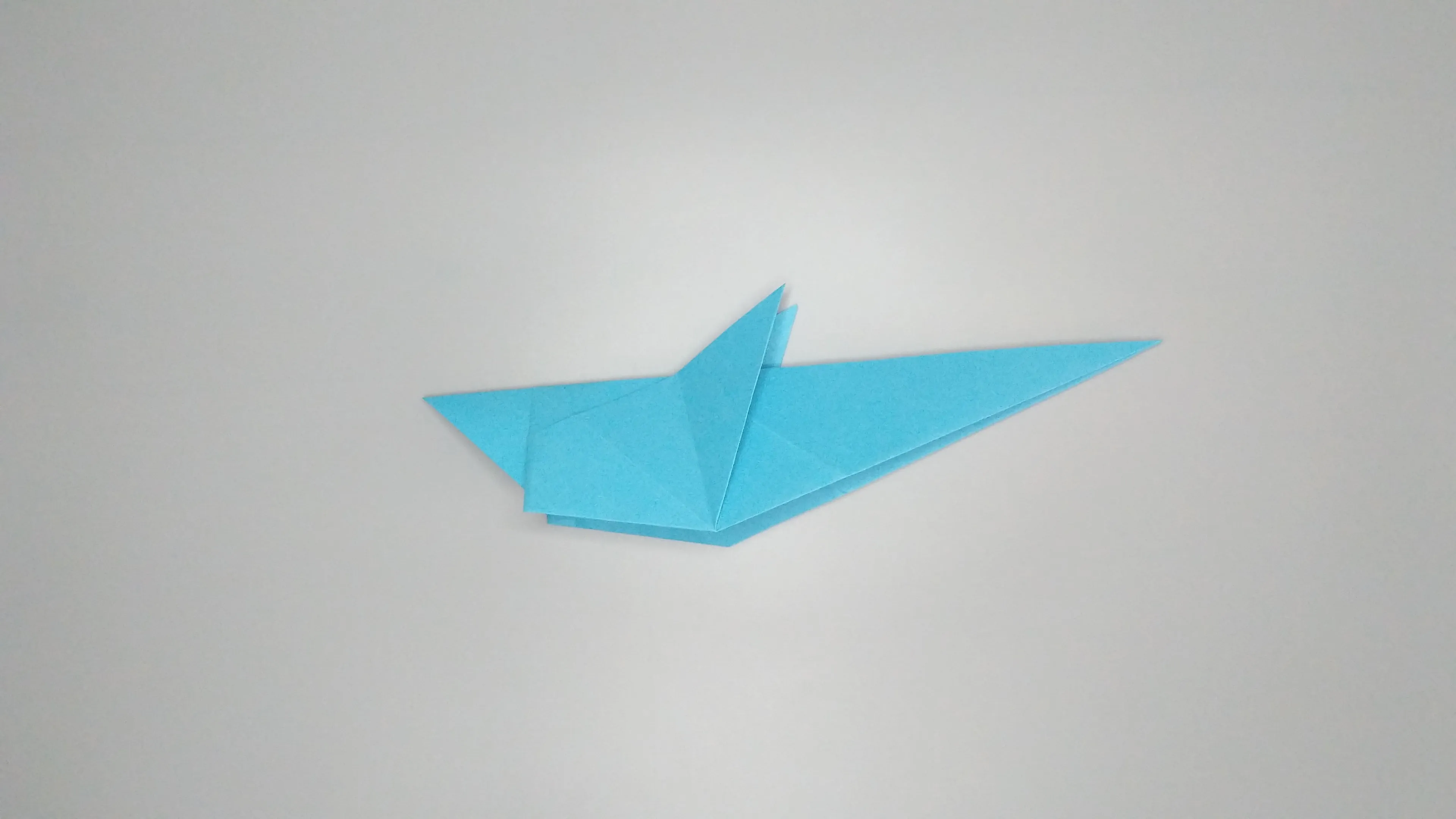 Instrucciones con fotos para doblar un cisne de origami. Paso n.º 21