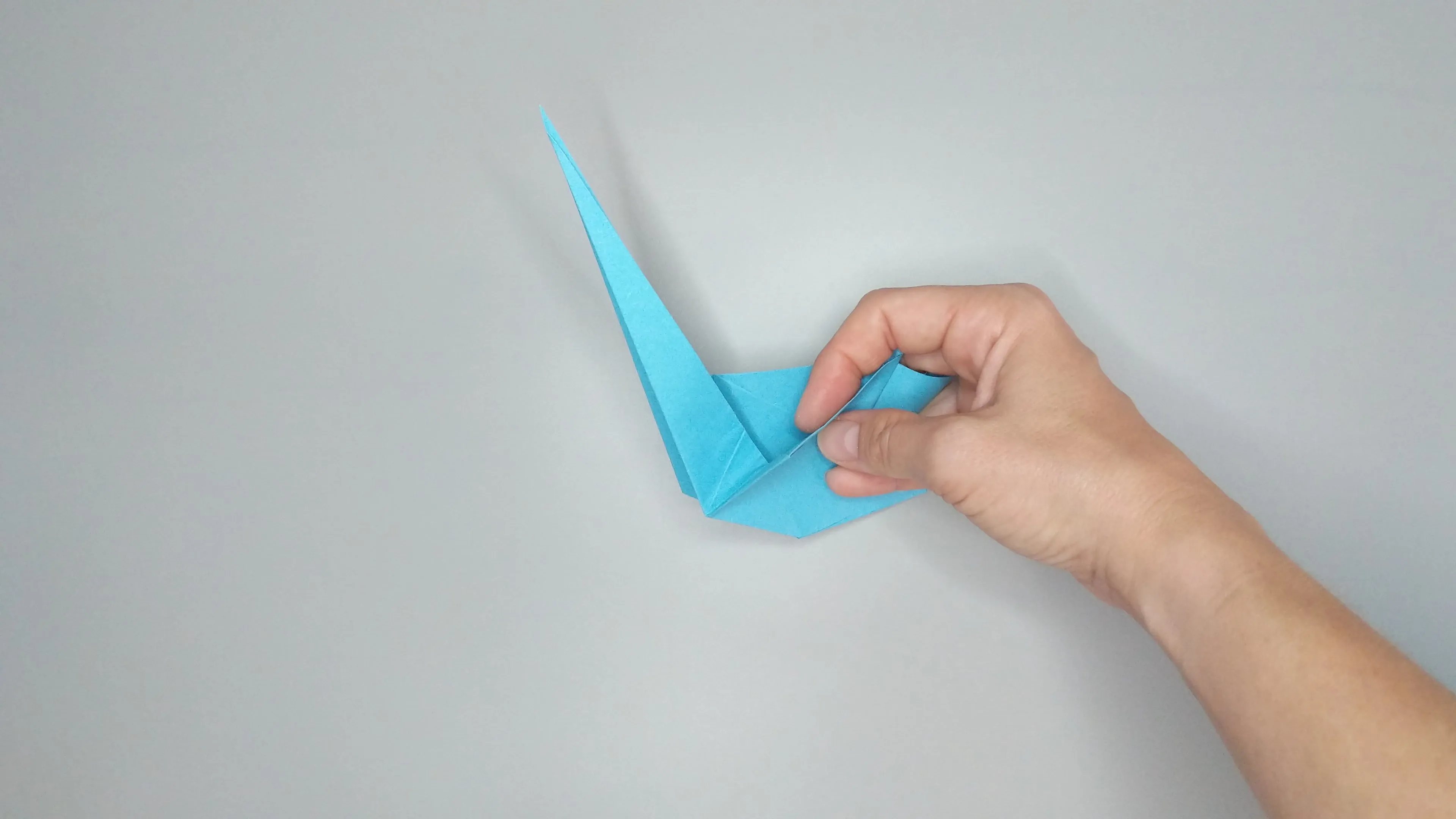 Instrucciones con fotos para doblar un cisne de origami. Paso № 36