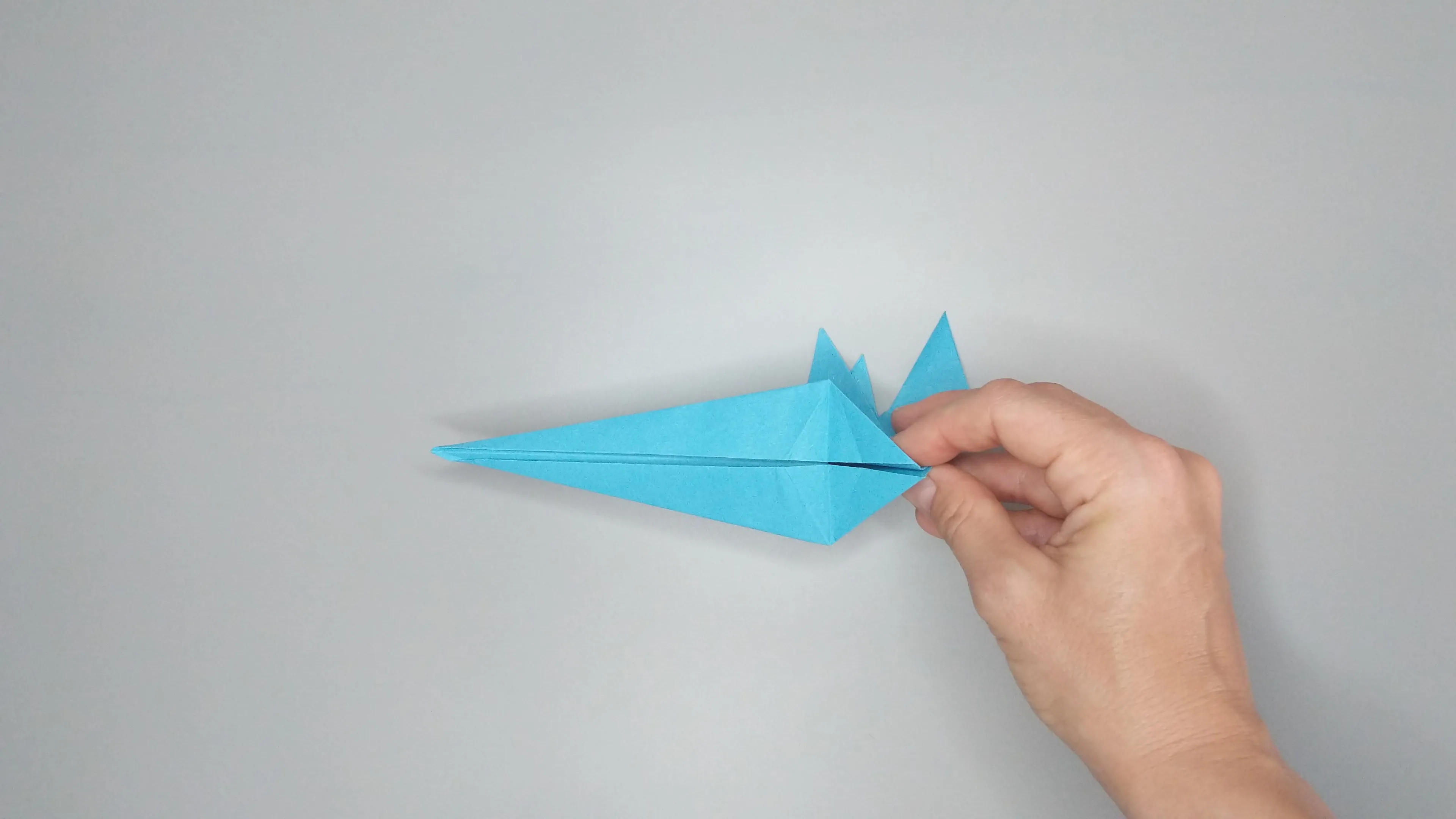 Návod s fotografiemi na skládání origami labutě. Krok № 39-2