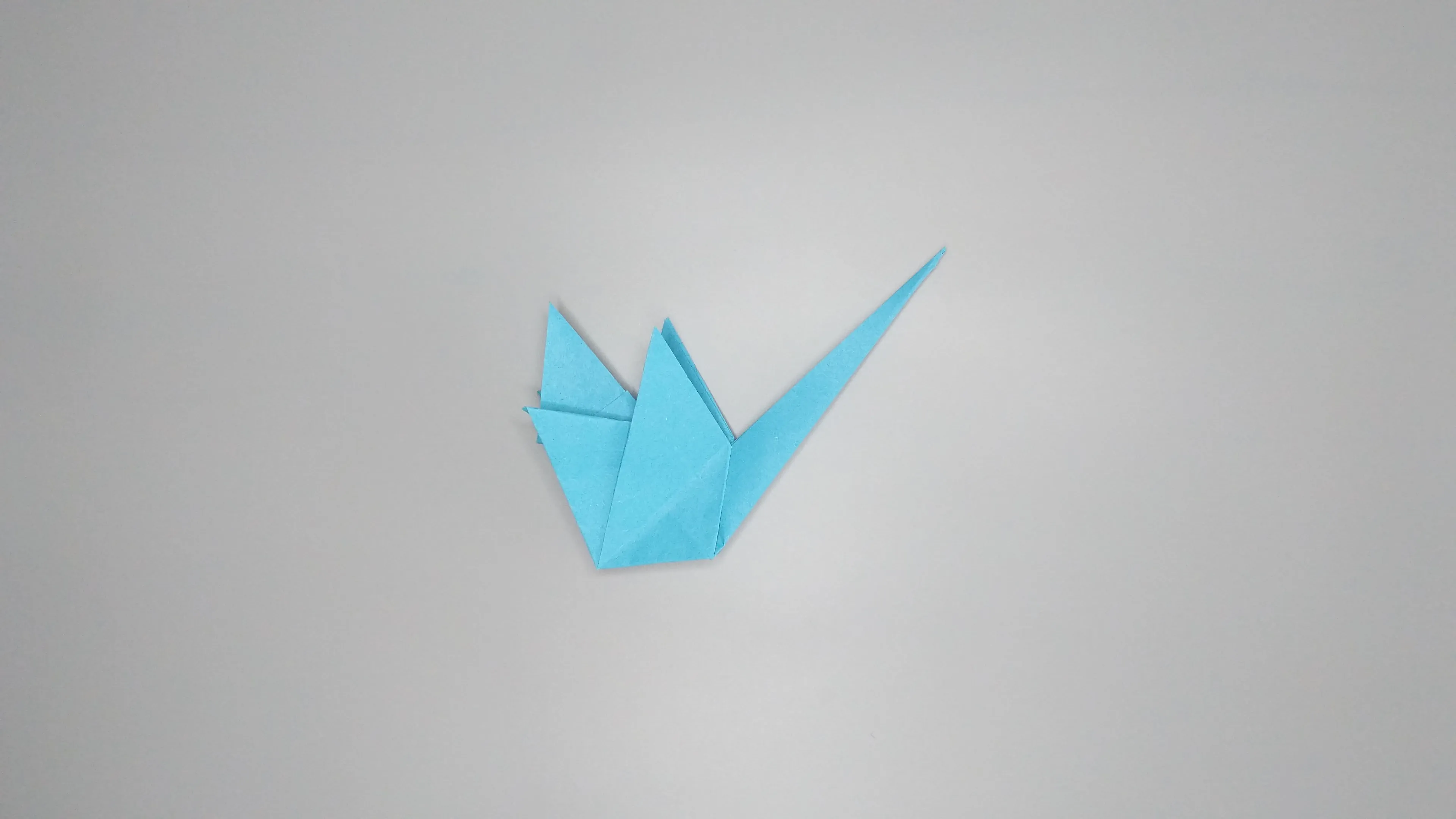 Návod s fotografiemi na skládání origami labutě. Krok číslo 41