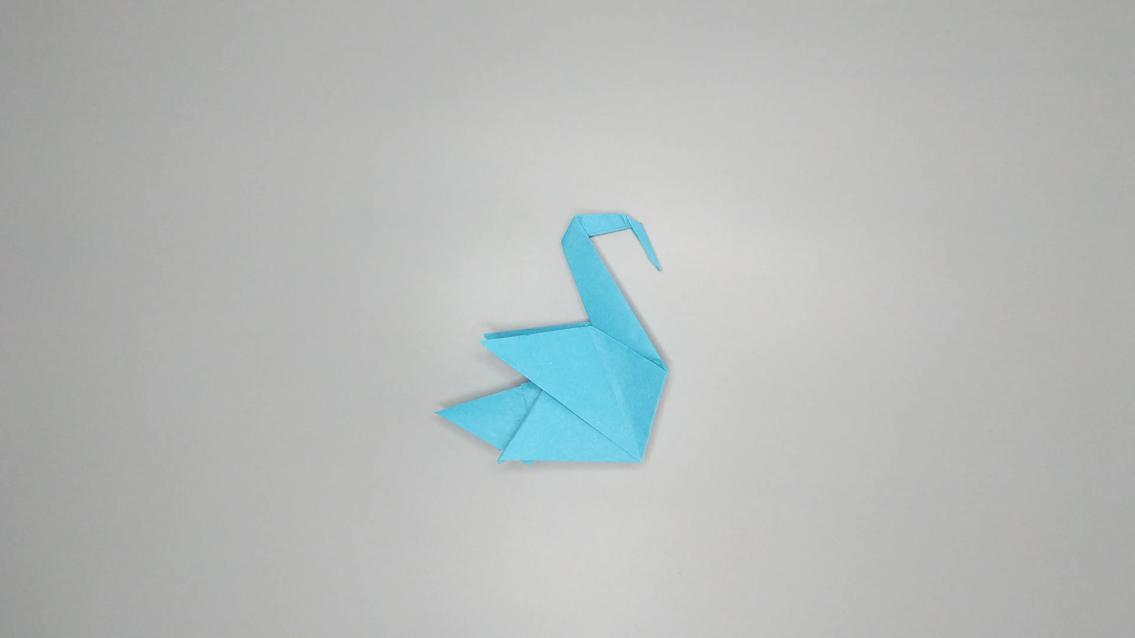 Instrucțiuni cu fotografii pentru plierea unui lebădă origami. Pasul numărul 45