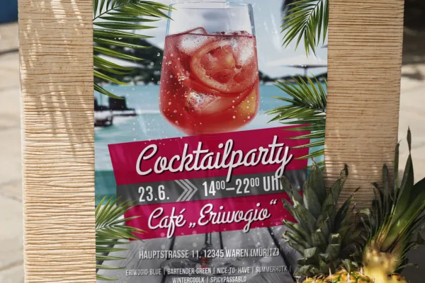 Choose the right templates for your cocktail party now from 14 design variants!