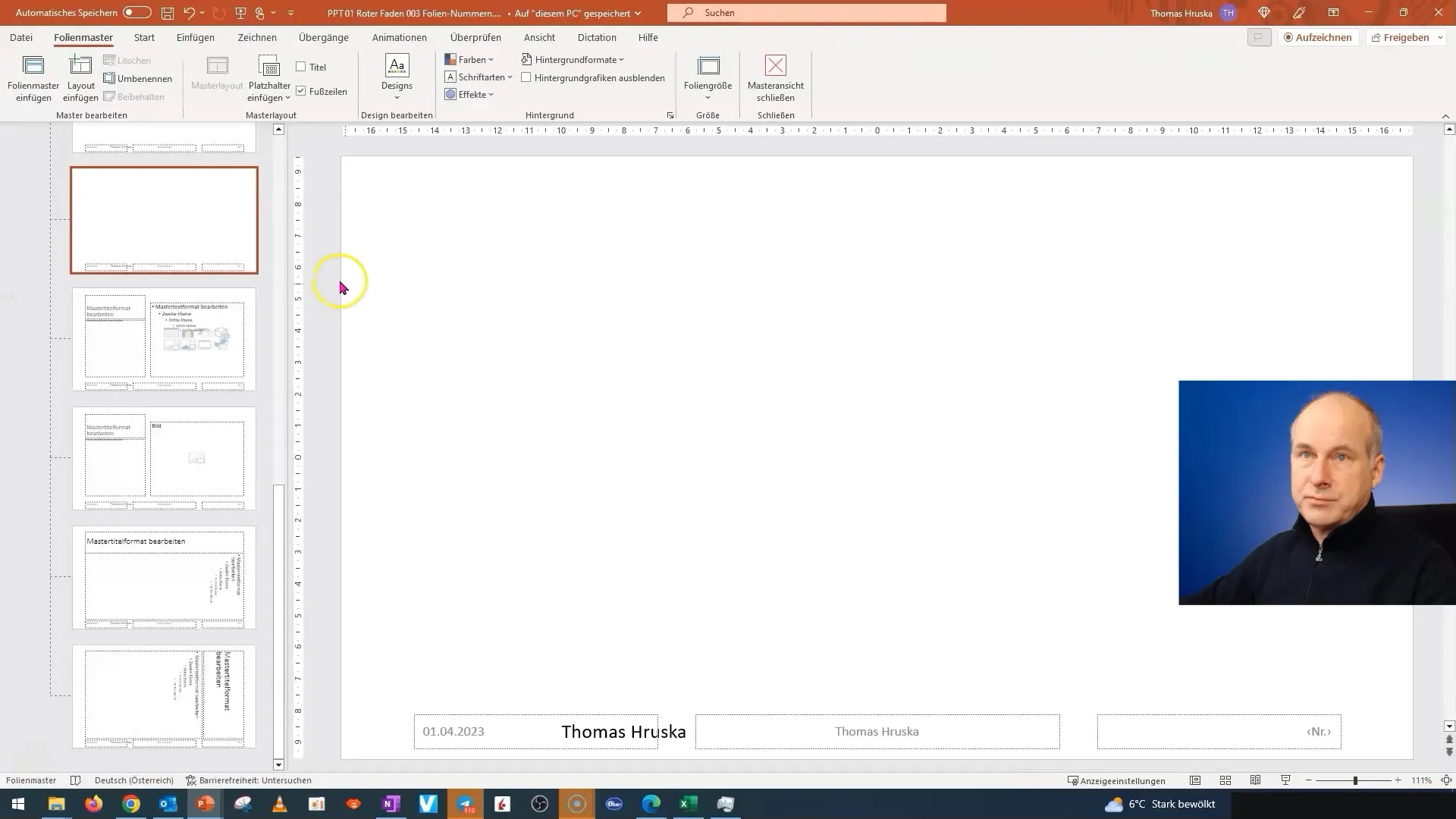 Mengedit header dan footer secara efektif di PowerPoint