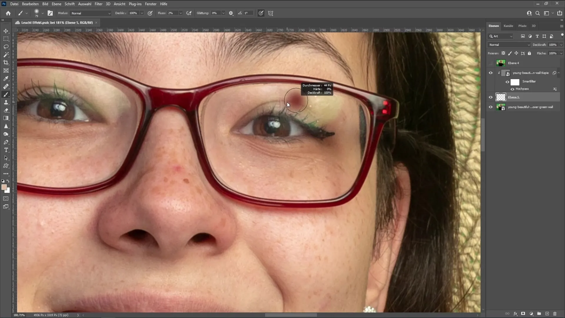 Effective removal of eyeglass reflections in Photoshop