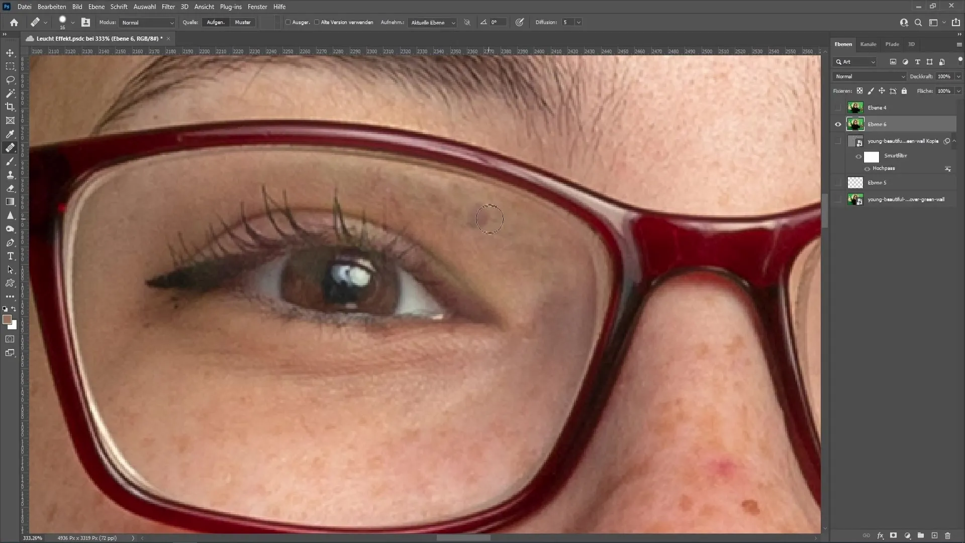 Effective removal of eyeglass reflections in Photoshop