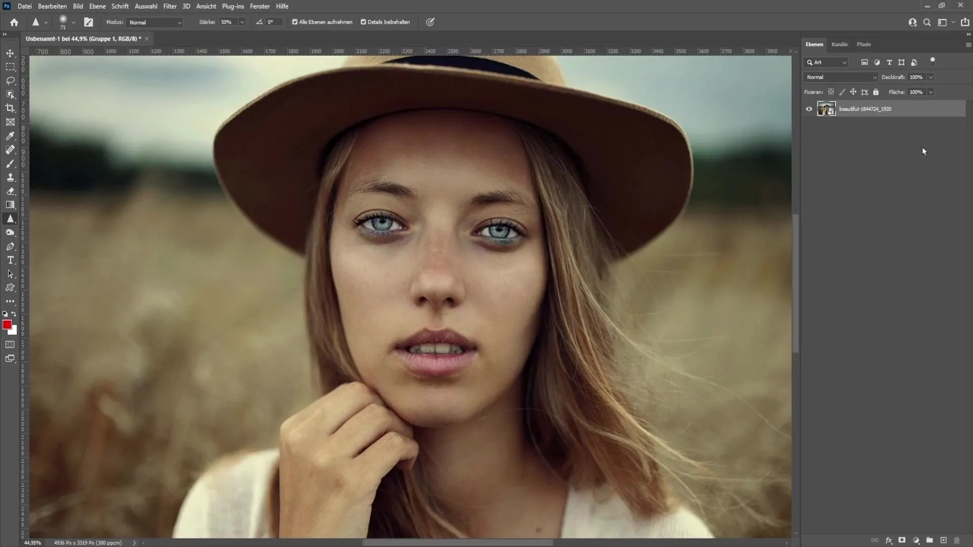 Brighten and change eye color effectively in Photoshop