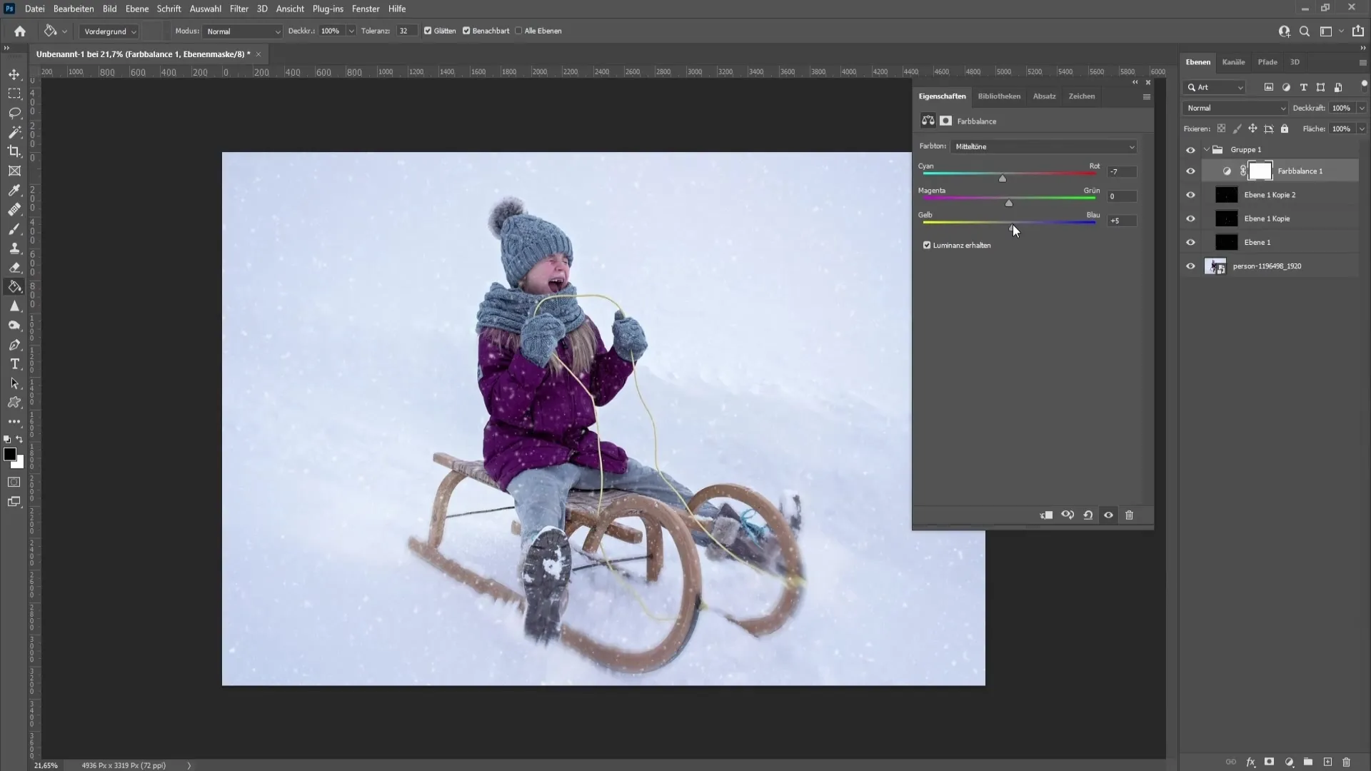 Create realistic snow in Photoshop