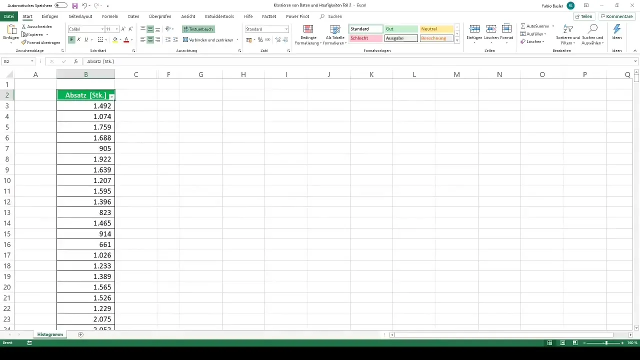 Membuat dan menganalisis histogram di Excel