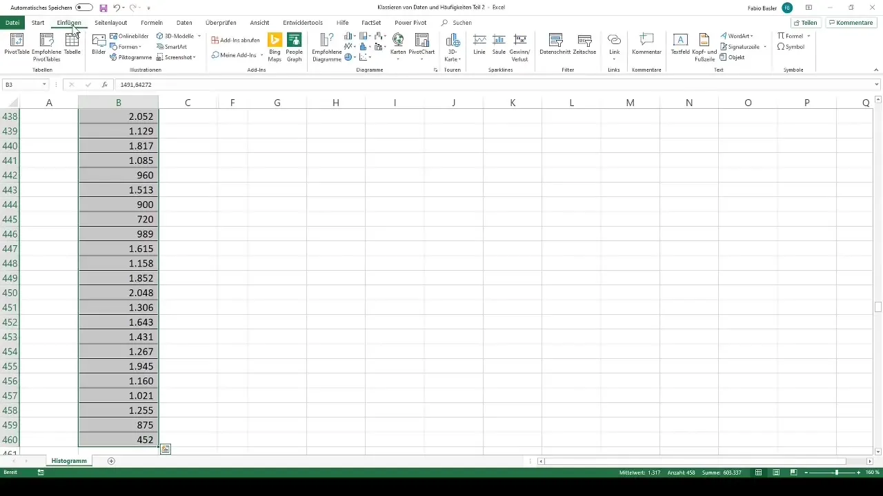 Membuat dan menganalisis histogram di Excel